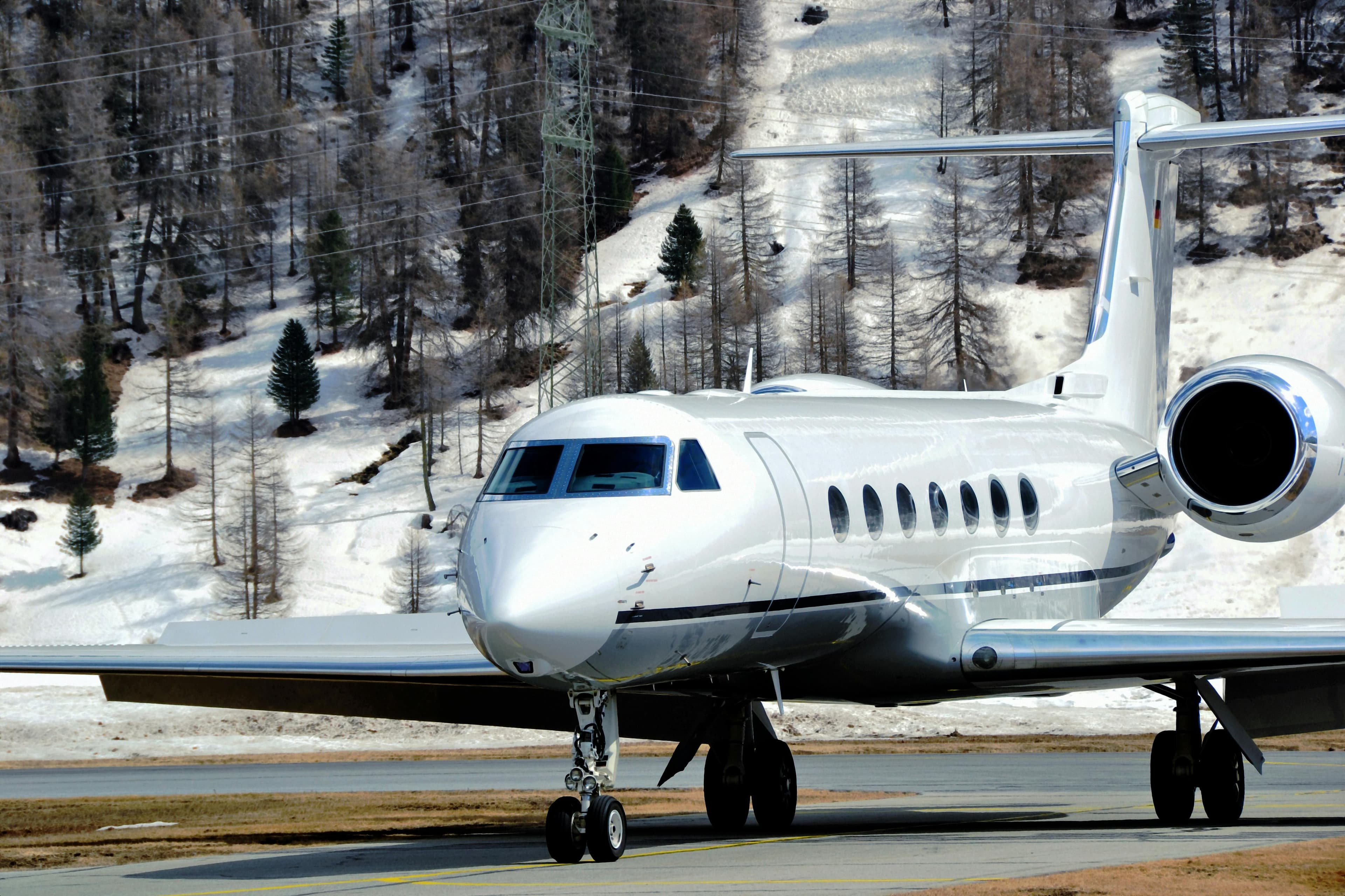 Goldener Pfau private aviation visual